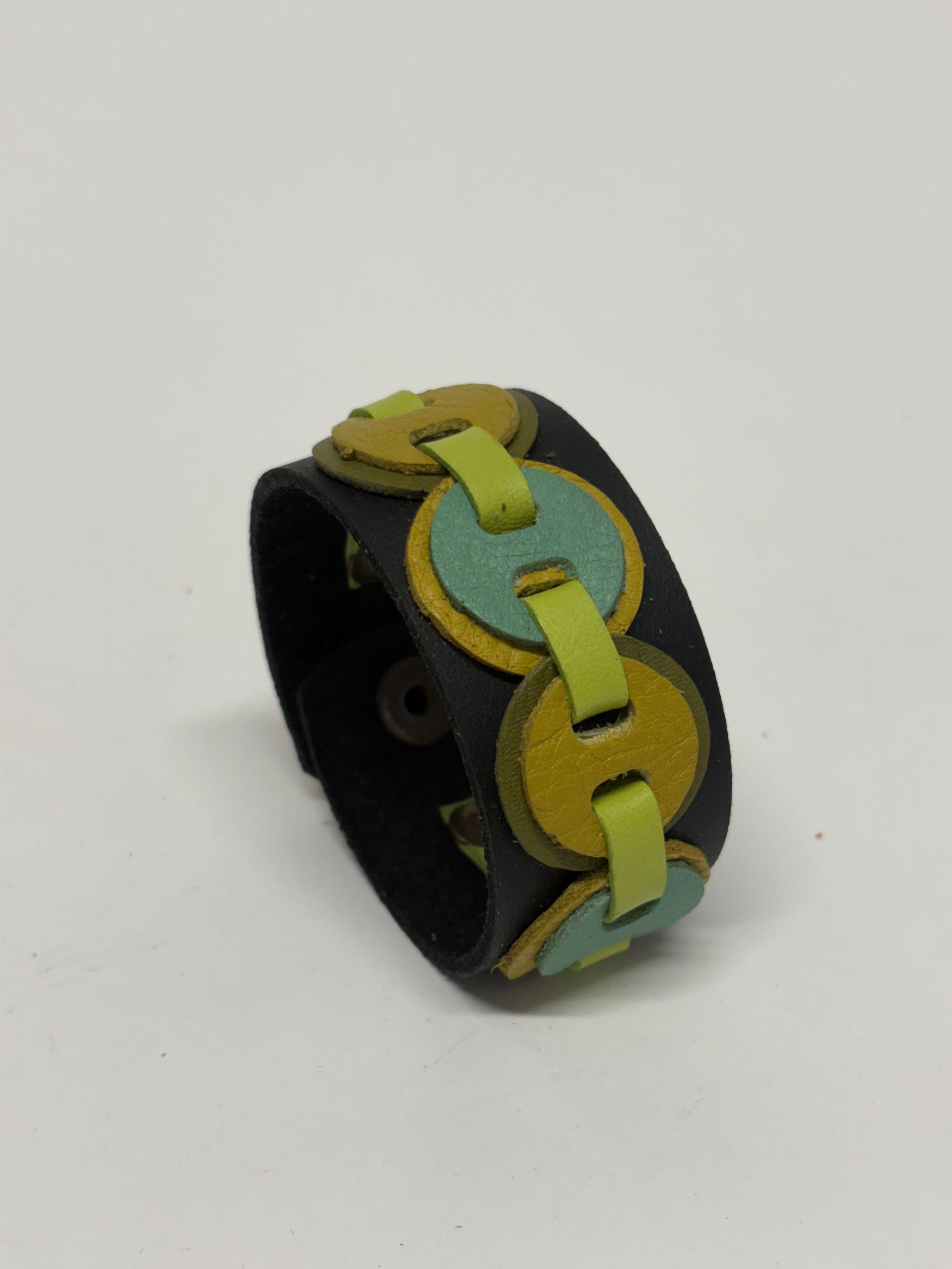 Kindness Bracelet de cuero negro y verde hecho a mano en Barcelona – Mangel Delferri