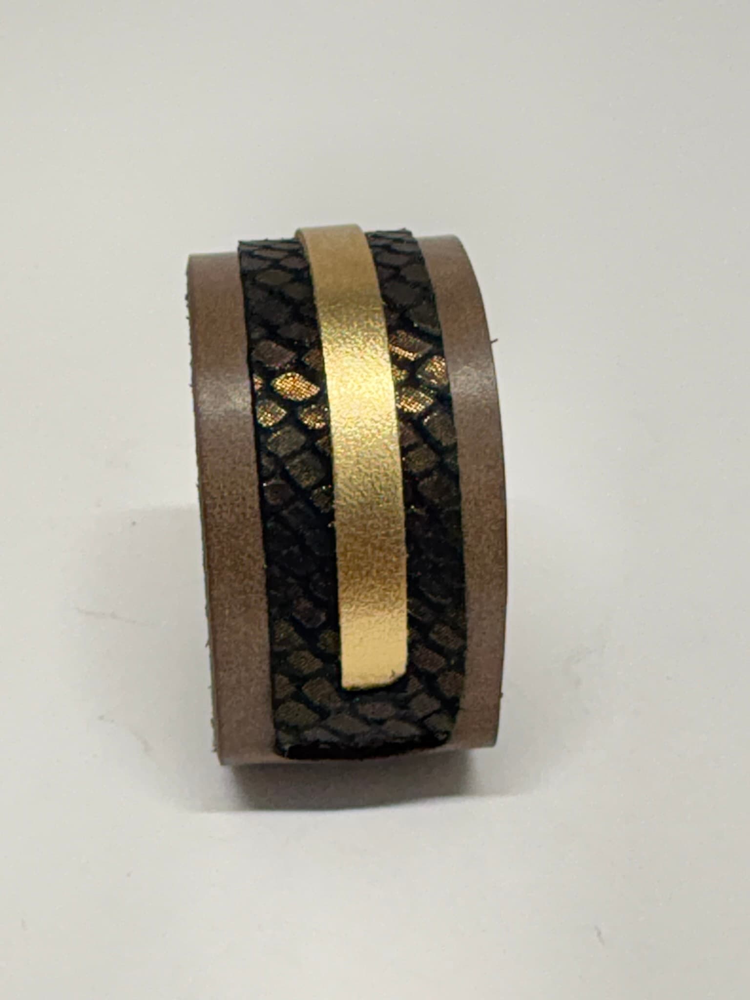 Courage Bracelet. Taupe y dorado