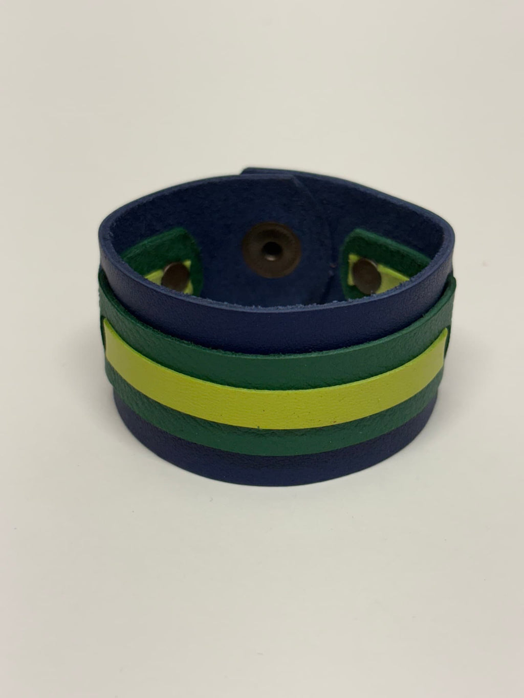 Brazalete de cuero artesanal azul y verde hecho a mano en Barcelona – Mangel Delferri